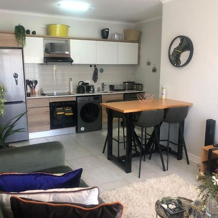 Luxurious Waterfall 1 Bedroom Condo With Free Uncapped Wifi Midrand Bagian luar foto