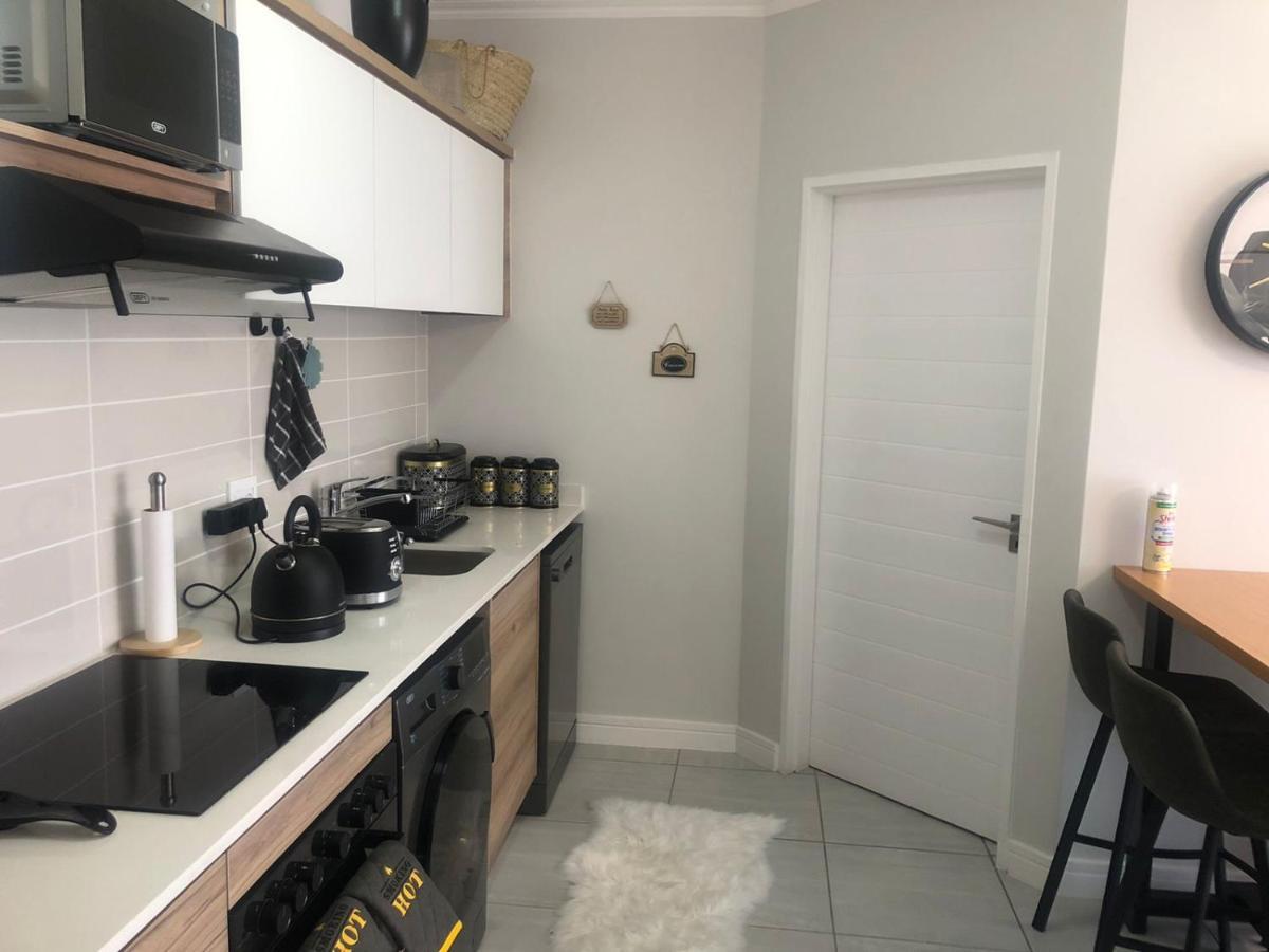 Luxurious Waterfall 1 Bedroom Condo With Free Uncapped Wifi Midrand Bagian luar foto