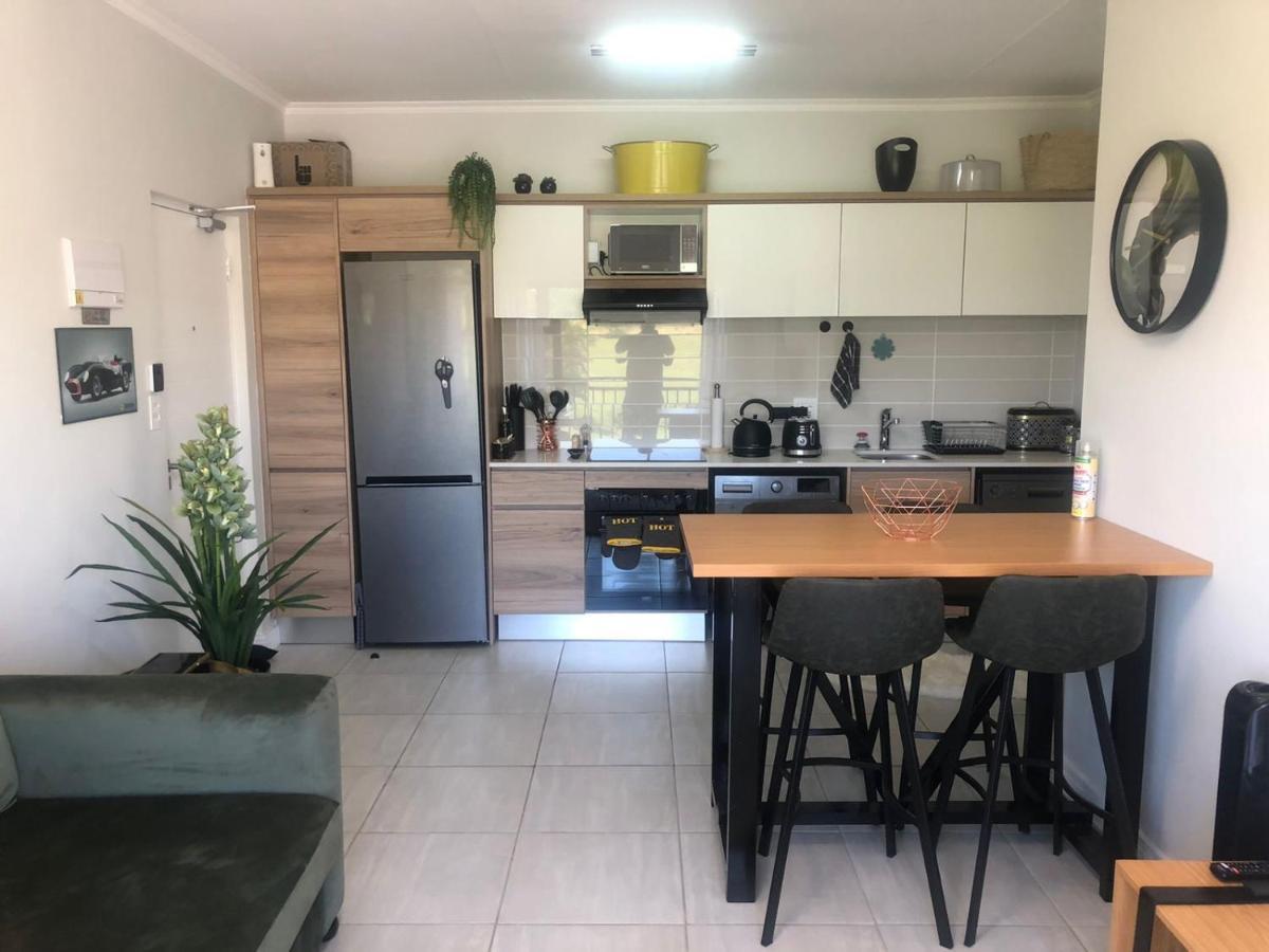 Luxurious Waterfall 1 Bedroom Condo With Free Uncapped Wifi Midrand Bagian luar foto