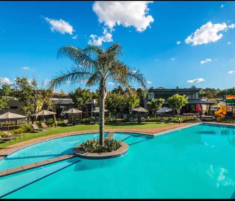Luxurious Waterfall 1 Bedroom Condo With Free Uncapped Wifi Midrand Bagian luar foto