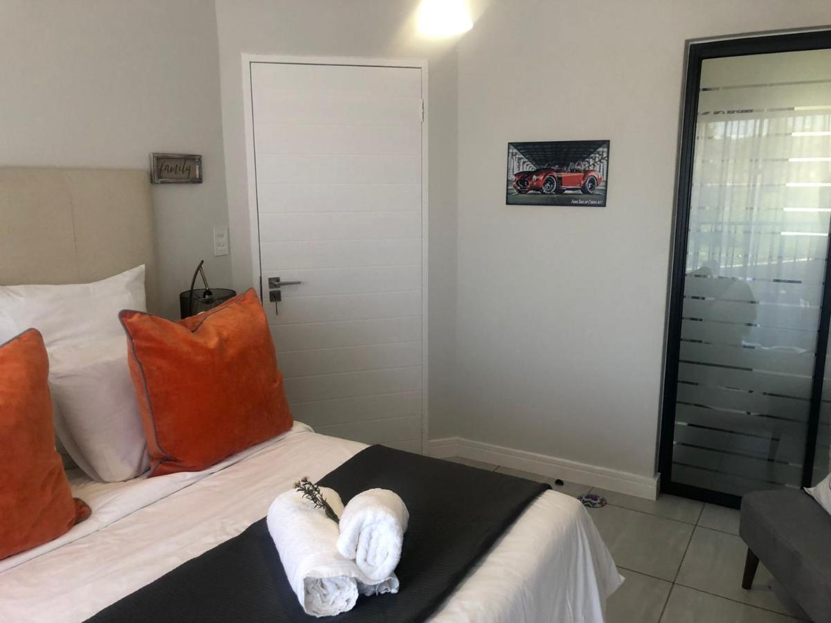 Luxurious Waterfall 1 Bedroom Condo With Free Uncapped Wifi Midrand Bagian luar foto