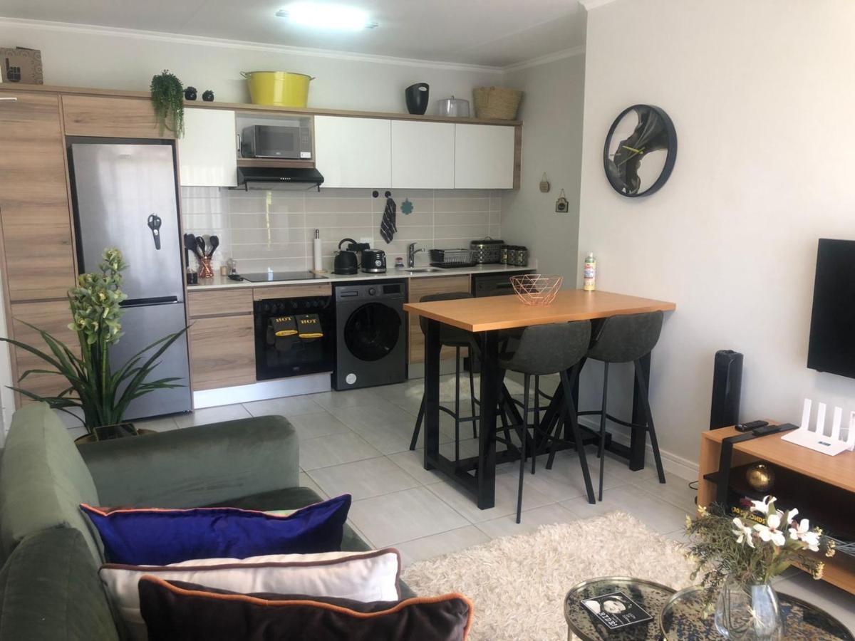 Luxurious Waterfall 1 Bedroom Condo With Free Uncapped Wifi Midrand Bagian luar foto