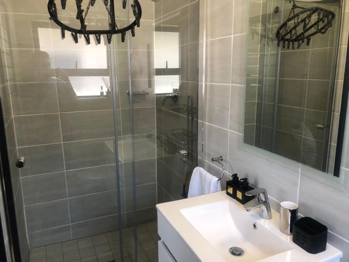 Luxurious Waterfall 1 Bedroom Condo With Free Uncapped Wifi Midrand Bagian luar foto