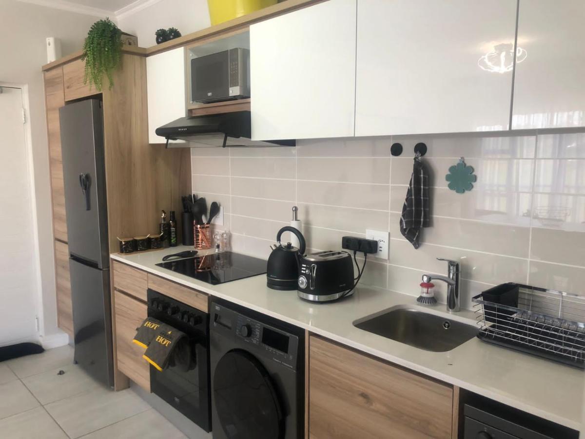 Luxurious Waterfall 1 Bedroom Condo With Free Uncapped Wifi Midrand Bagian luar foto